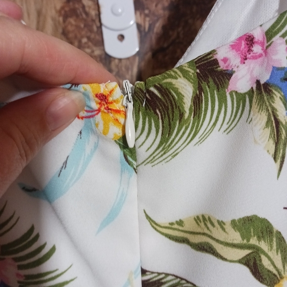 Francescas Maddyx by Mi ami Tropical Floral Hawiian Maxi Dress Size Small - Picture 8 of 14